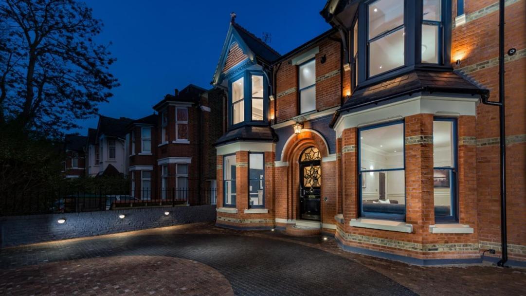 Villa Dream House London With Gym, Cinema And Housekeeper Ealing Esterno foto