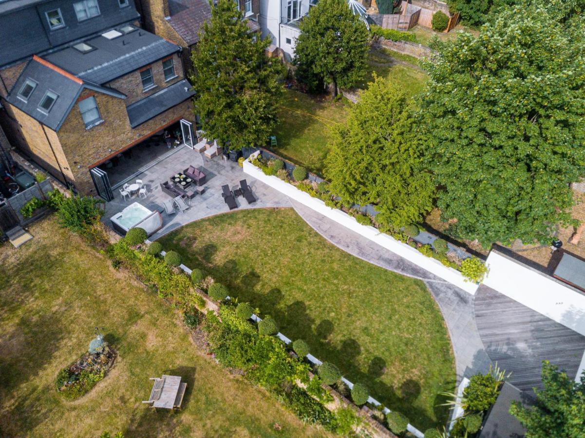 Villa Dream House London With Gym, Cinema And Housekeeper Ealing Esterno foto