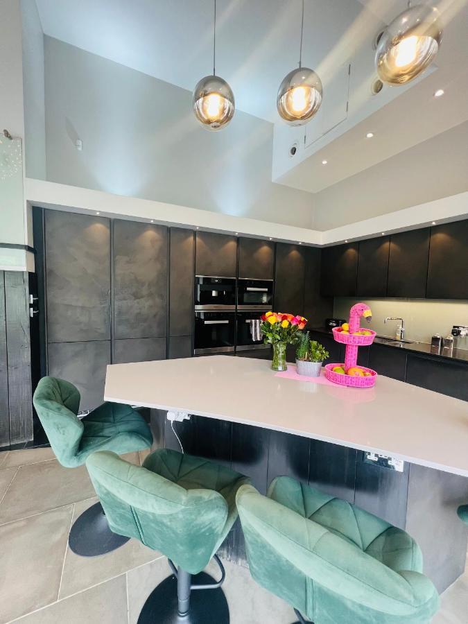 Villa Dream House London With Gym, Cinema And Housekeeper Ealing Esterno foto