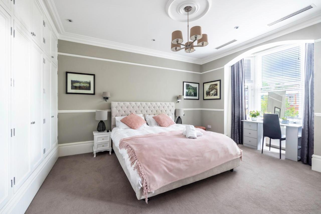 Villa Dream House London With Gym, Cinema And Housekeeper Ealing Esterno foto
