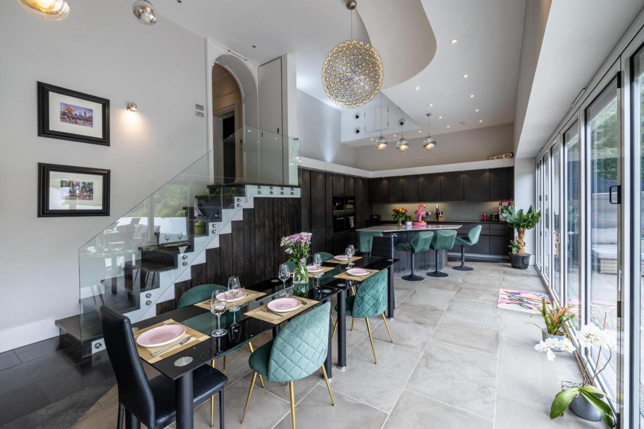 Villa Dream House London With Gym, Cinema And Housekeeper Ealing Esterno foto