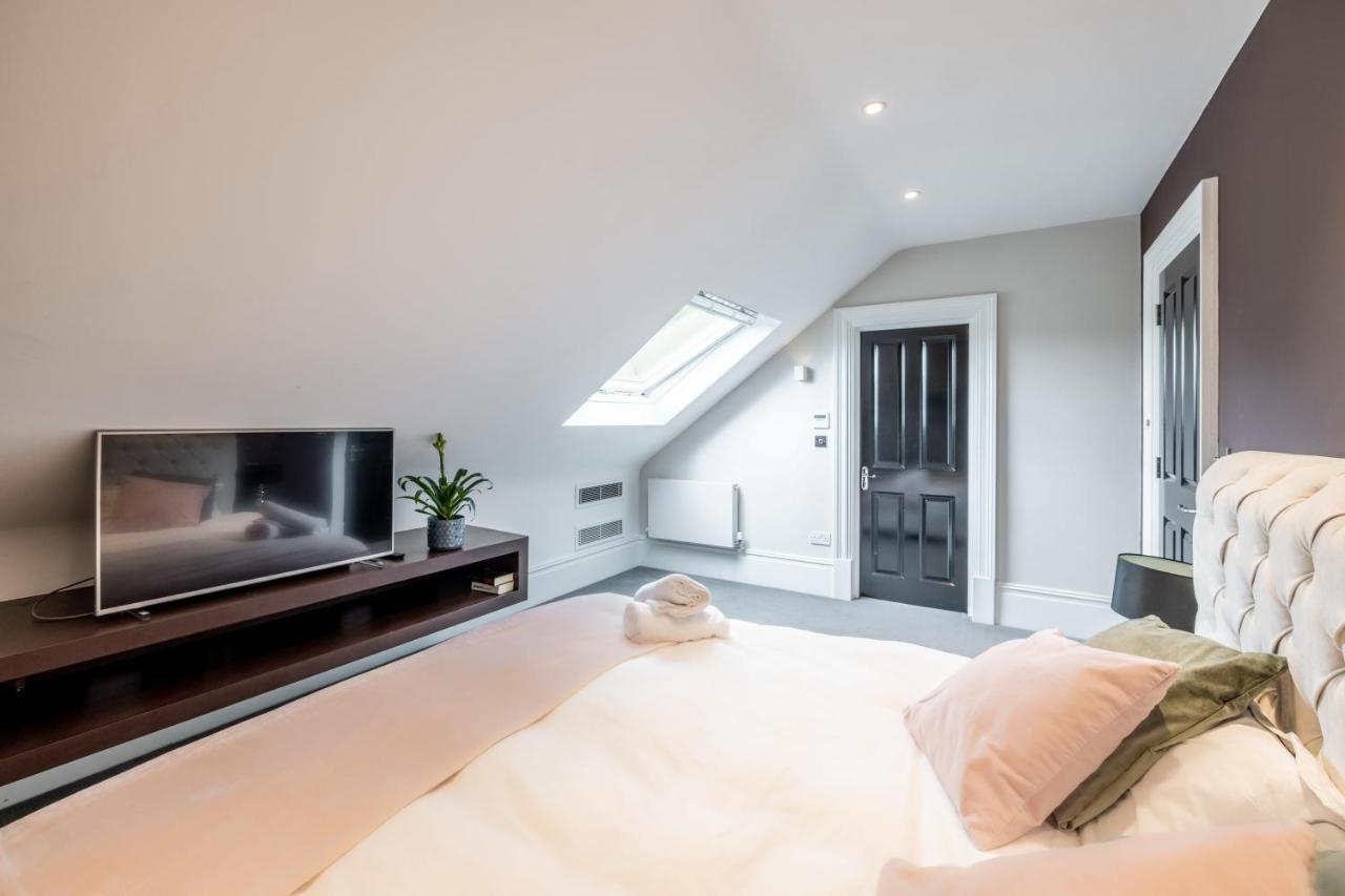 Villa Dream House London With Gym, Cinema And Housekeeper Ealing Esterno foto