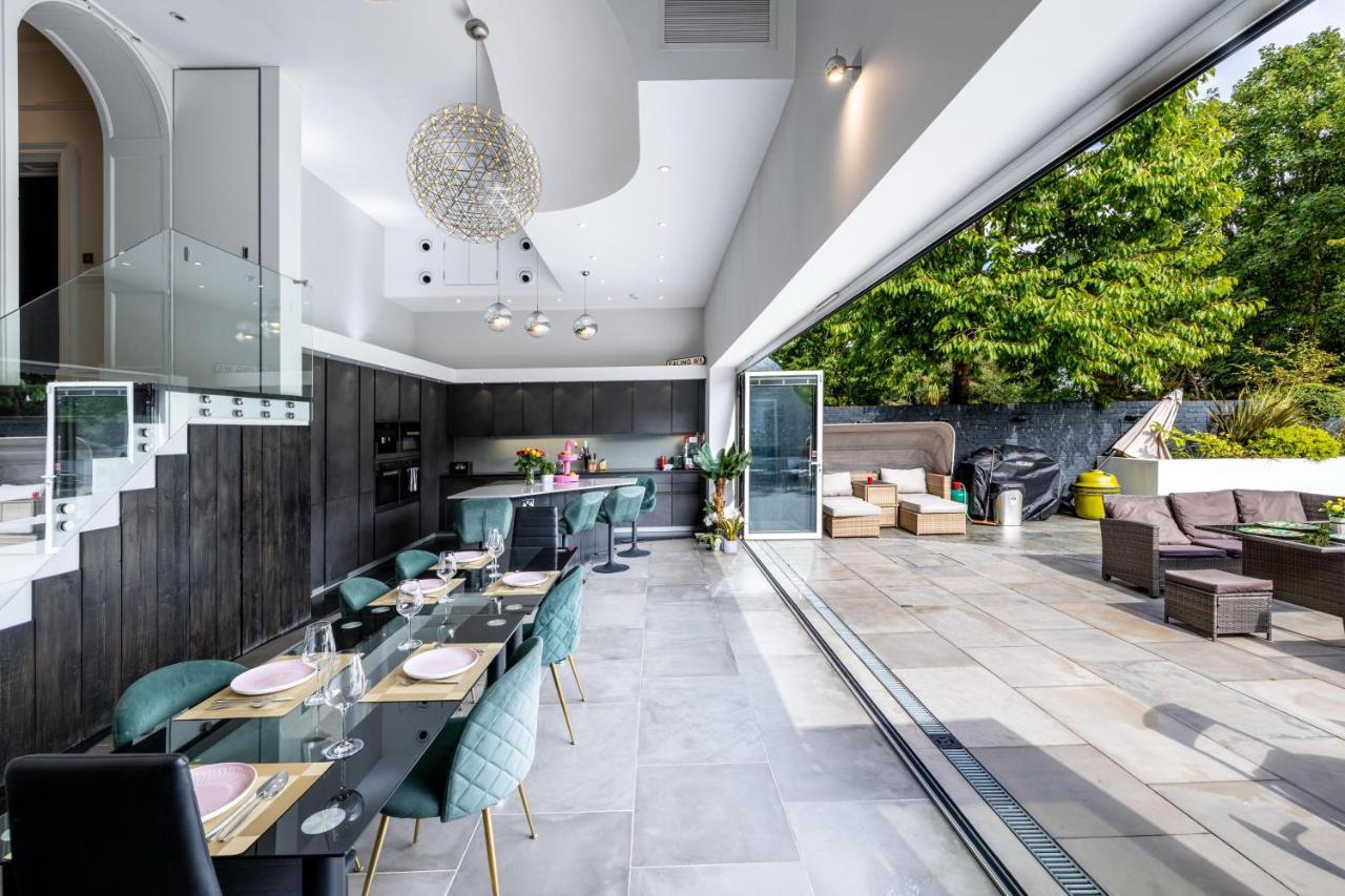 Villa Dream House London With Gym, Cinema And Housekeeper Ealing Esterno foto