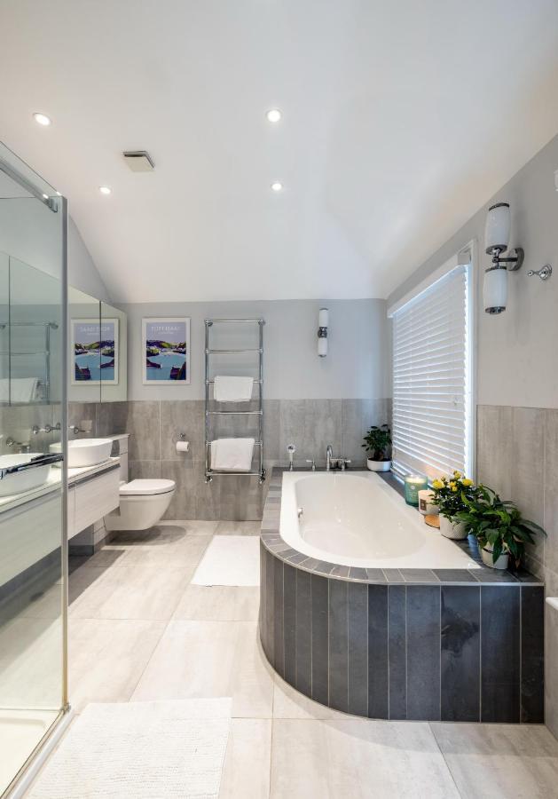Villa Dream House London With Gym, Cinema And Housekeeper Ealing Esterno foto