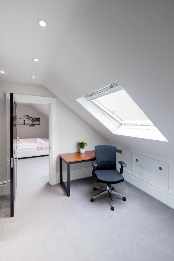 Villa Dream House London With Gym, Cinema And Housekeeper Ealing Esterno foto