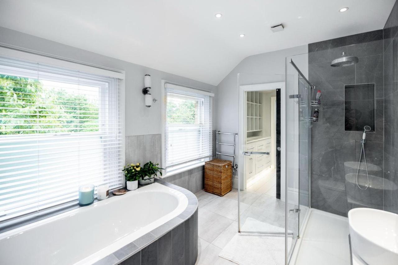 Villa Dream House London With Gym, Cinema And Housekeeper Ealing Esterno foto