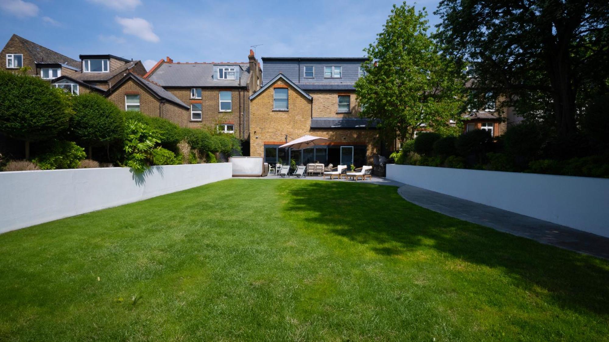 Villa Dream House London With Gym, Cinema And Housekeeper Ealing Esterno foto